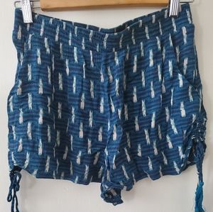 Elastic waist shorts